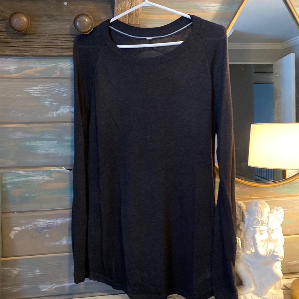 Ladies LuLu sweater gently worn maybe 2x